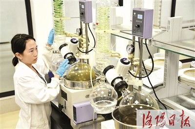 依托智能科技研发，深化新品中药创新，推动健康产业全面升级
